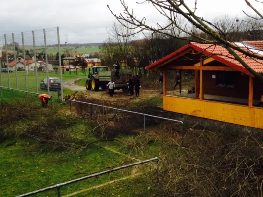 Heckenschnitt neuer Sportplatz