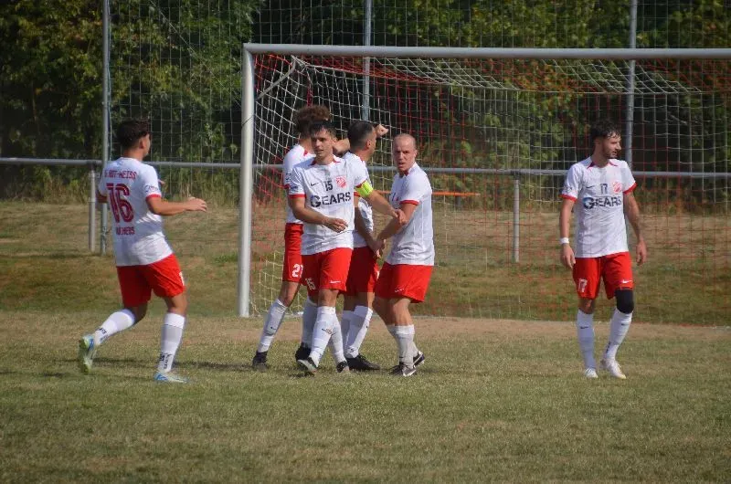 Bilder vom Spiel in Schweben sind online.