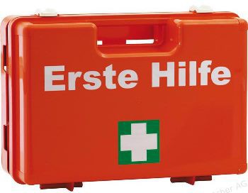 Neue Erste-Hilfe-Kästen im Sporthaus und der Verkaufshütte