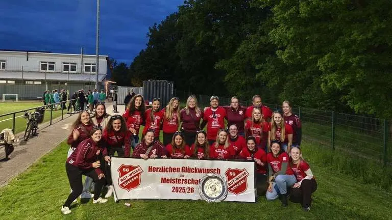 Rückers II feiert Meisterschaft als Zuschauerinnen