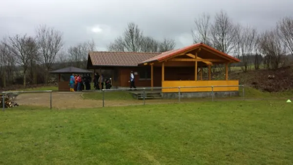 Heckenschnitt neuer Sportplatz