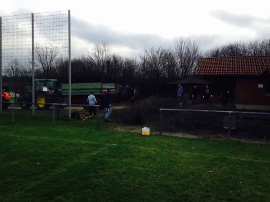 Heckenschnitt neuer Sportplatz