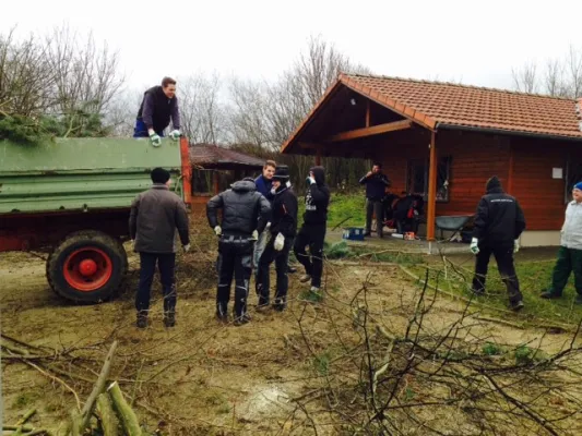 Heckenschnitt neuer Sportplatz